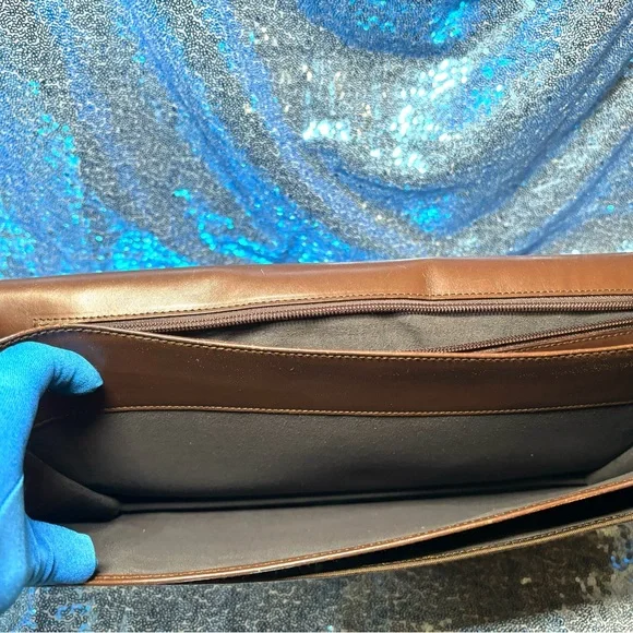 SALE TODAY - SUNDAY. Gucci Brown Leather Briefcase. Discounted Shipping - Picture 10 of 14